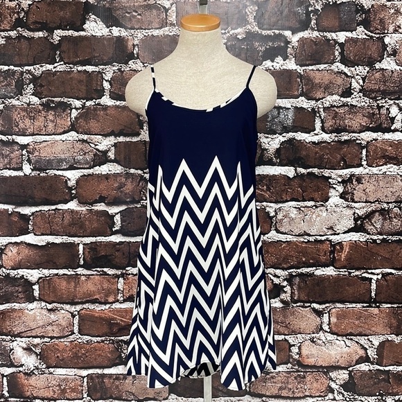 Alya Dress Slip Sleeveless Blue White Chevron Pockets Size Medium - Picture 1 of 13